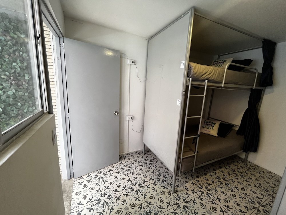 Кровать в общем номере (женский номер) Urbana Hostel