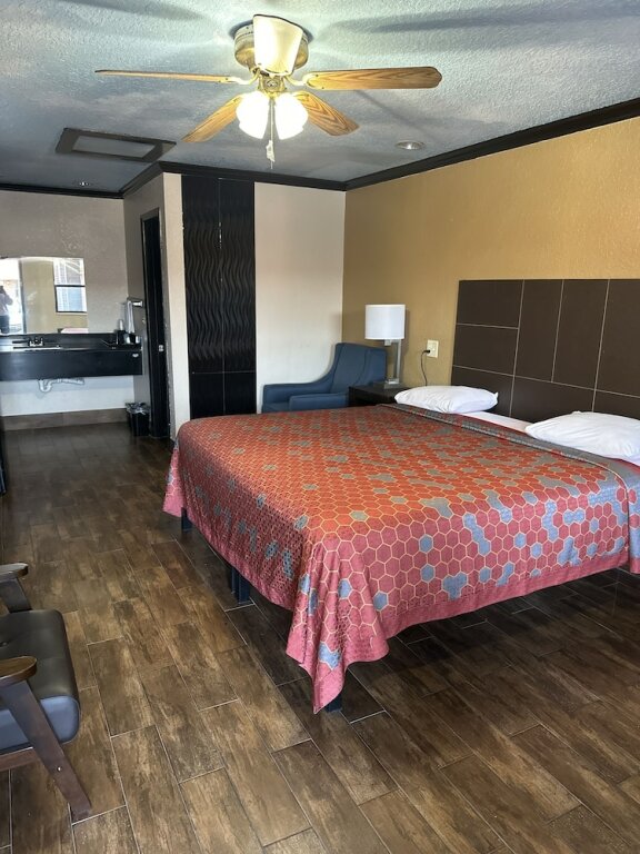 Standard Zimmer Mustang Inn