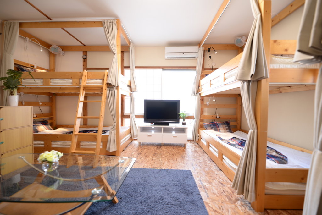 Кровать в общем номере Destiny Inn Sakaiminato