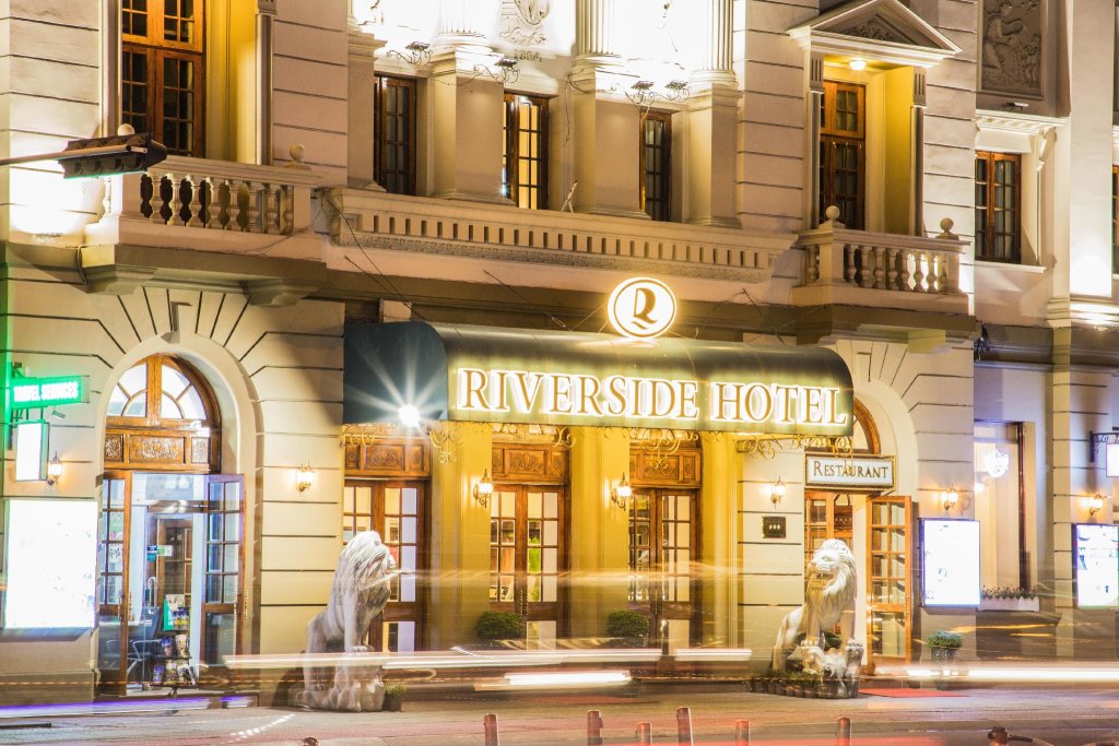 Standard room Riverside Hotel Saigon