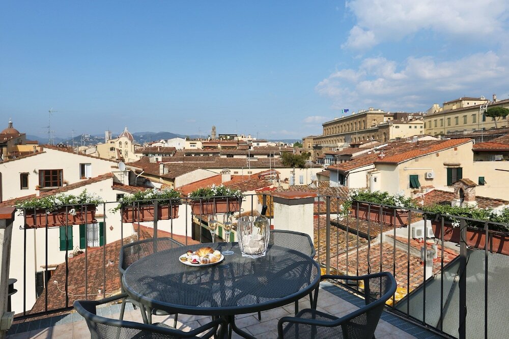 Апартаменты с 2 комнатами с балконом и с видом на город Borgo Tegolaio Terrace