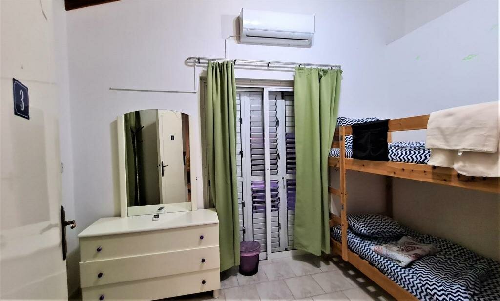 Cama en dormitorio compartido (dormitorio compartido femenino) KATKA Hostel Paphos