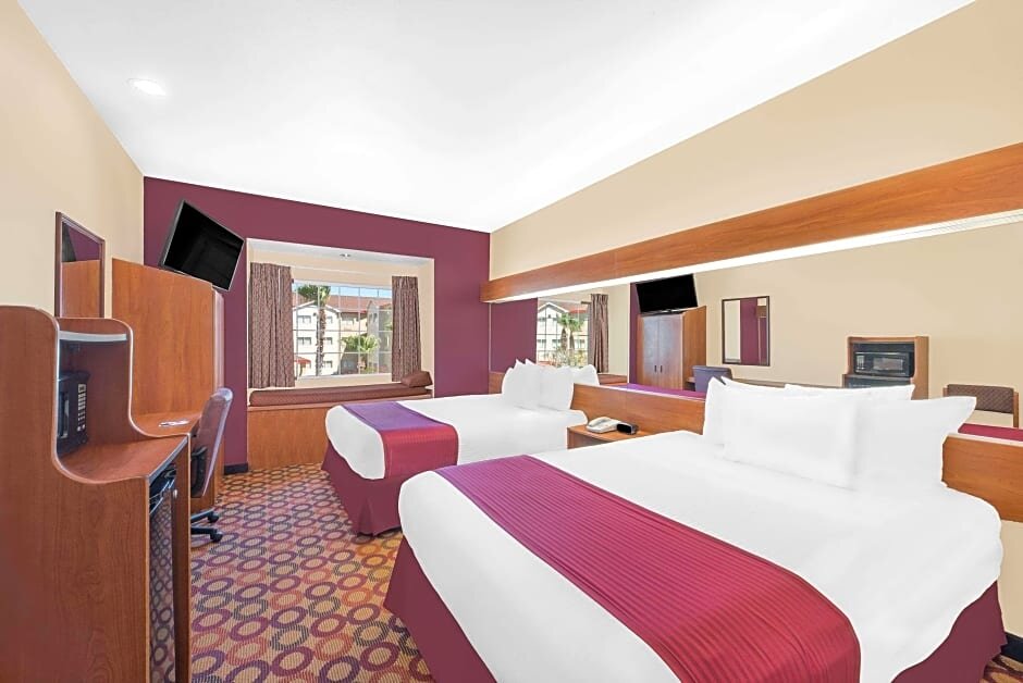 Четырёхместный люкс Microtel Inn & Suites by Wyndham Corpus Christi/Aransas Pass