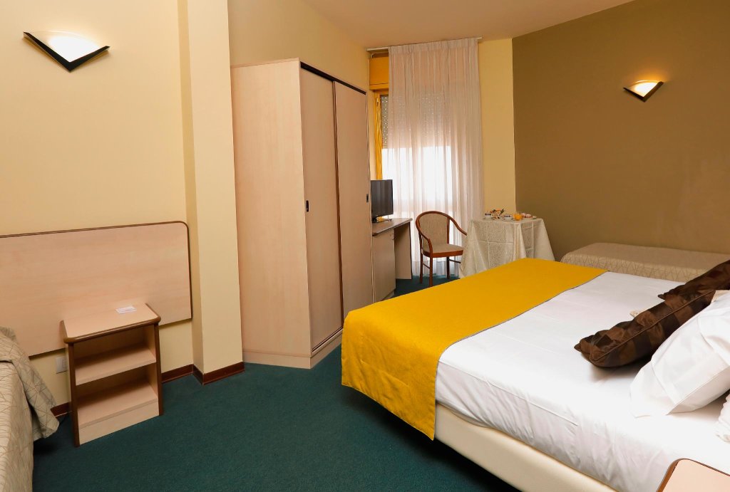 Standard Vierer Zimmer Hotel Ristorante Alcide