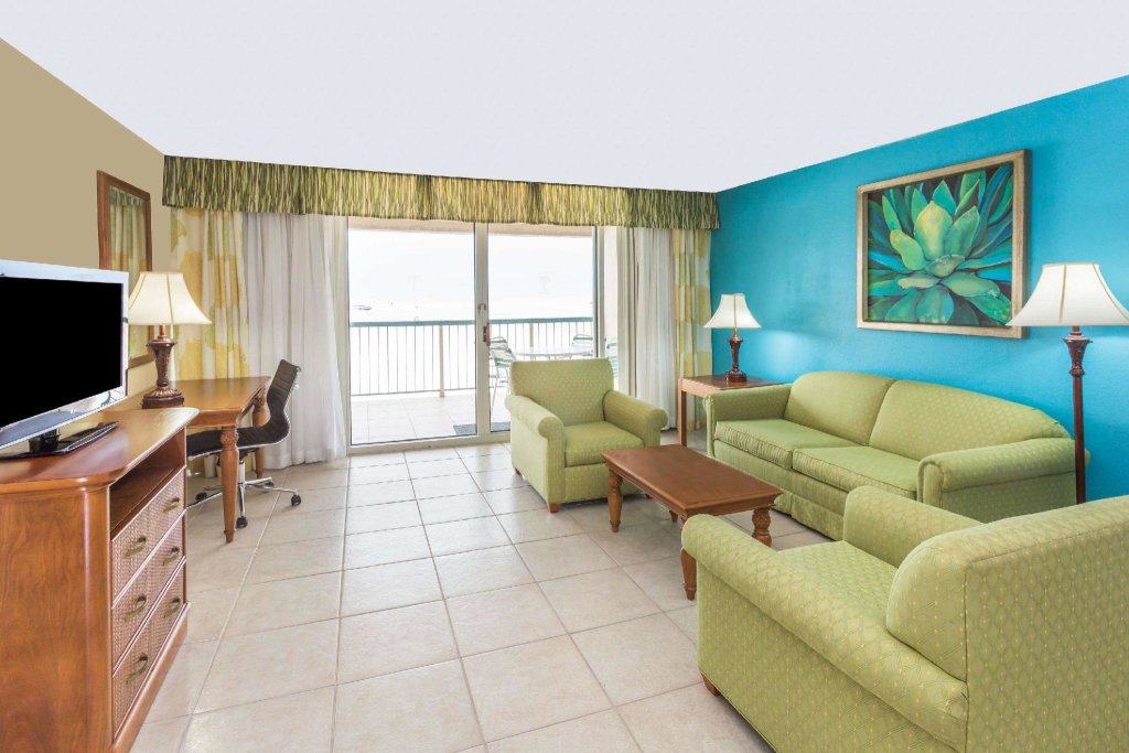 Номер Standard с 2 комнатами beachfront Wyndham Garden Fort Myers Beach