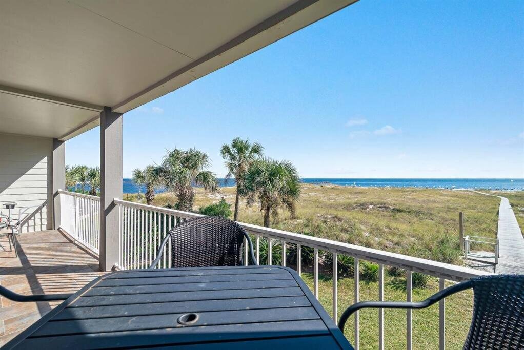 Appartamento Summer Breeze #25 - Modest Beachfront with views of the Pass! Great Location
