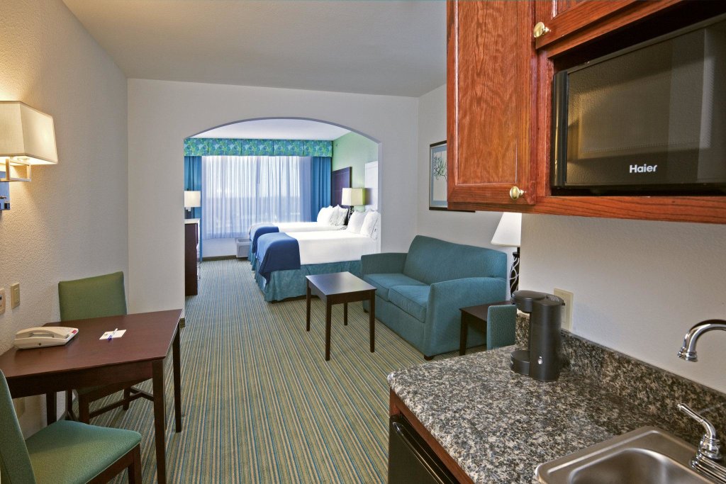 Suite cuádruple Holiday Inn Express Hotel & Suites Graham, an IHG Hotel