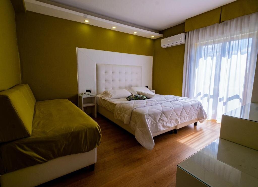 Deluxe Triple room Reggia Suite Spa Hotel
