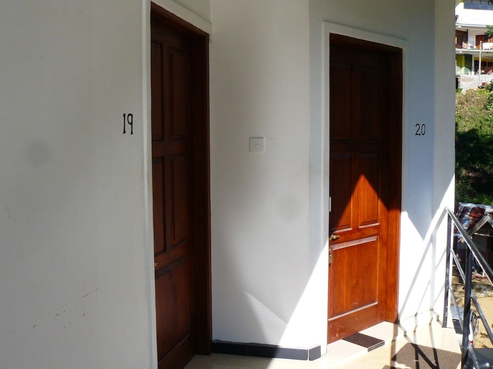 1 Bedroom Deluxe Triple room with balcony and with mountain view White House Adam's Peak