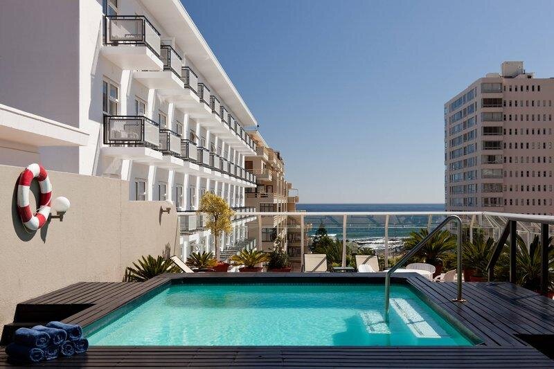Кровать в общем номере Protea Hotel by Marriott Cape Town Sea Point