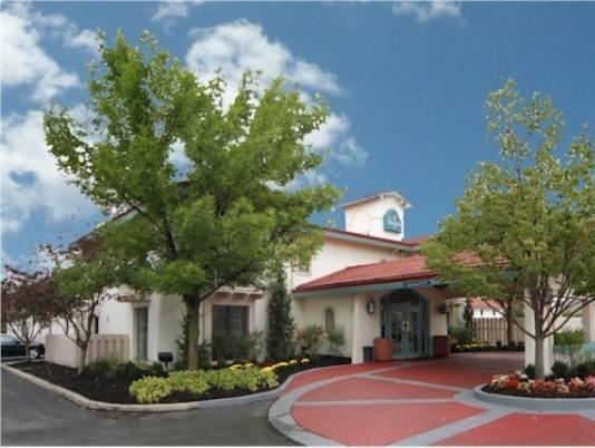 Deluxe room La Quinta Inn by Wyndham Columbus Airport Area