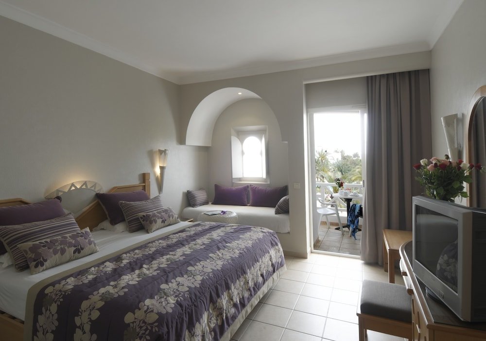 Standard Quadruple room with balcony Vincci Djerba Resort