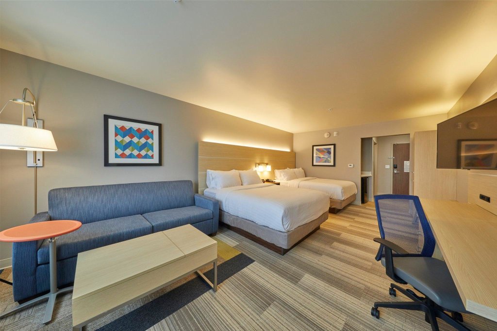 Double Suite Holiday Inn Express & Suites - Hermiston Downtown, an IHG Hotel