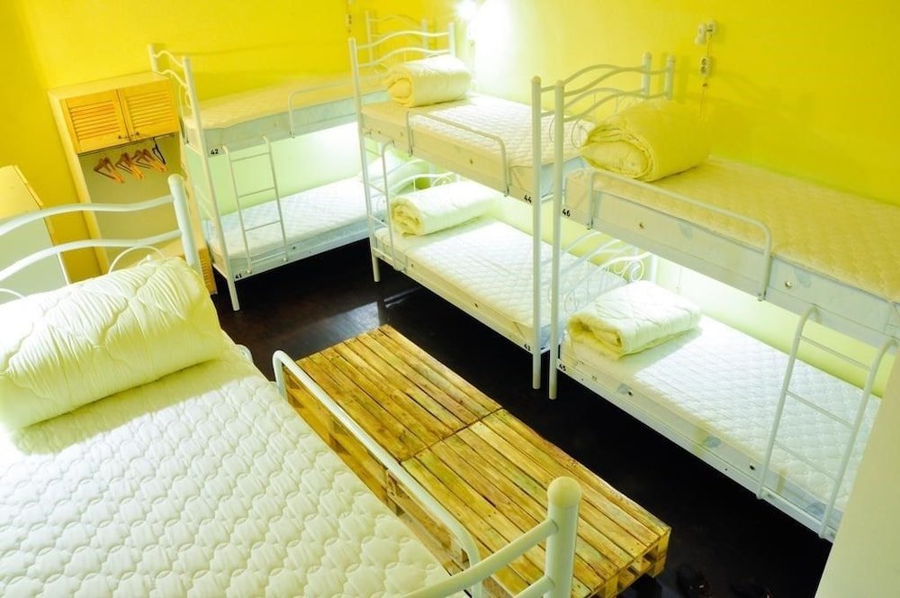 Кровать в общем номере FACTORY Hostel