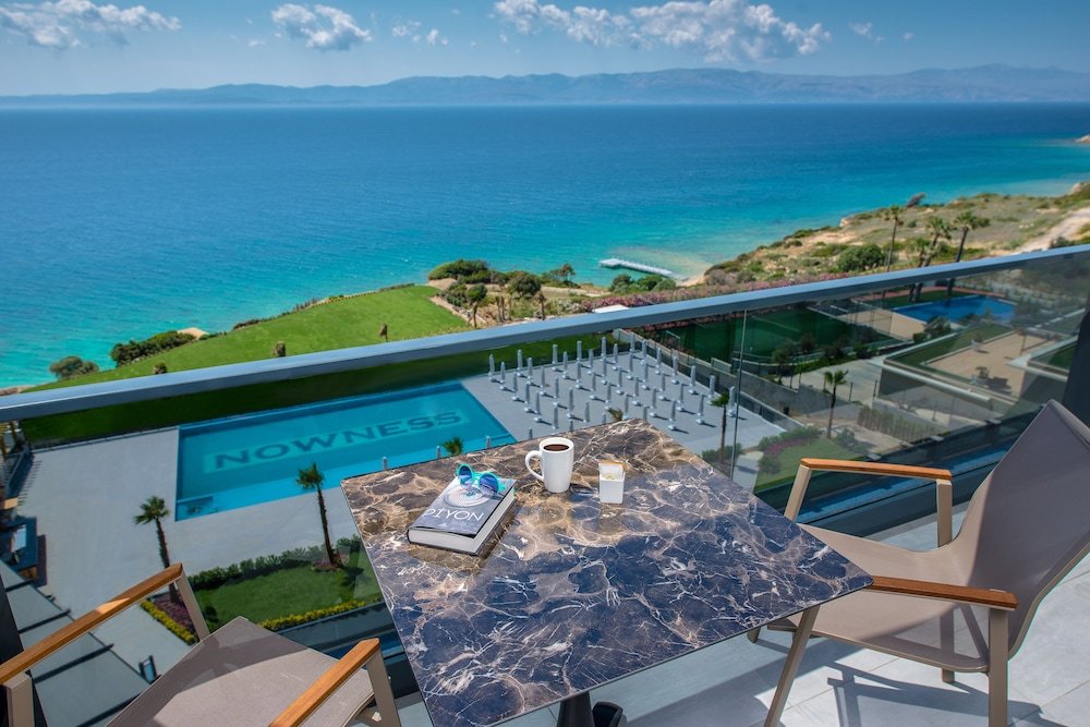 Номер Deluxe с балконом и с видом на море The Nowness Luxury Hotel & Spa