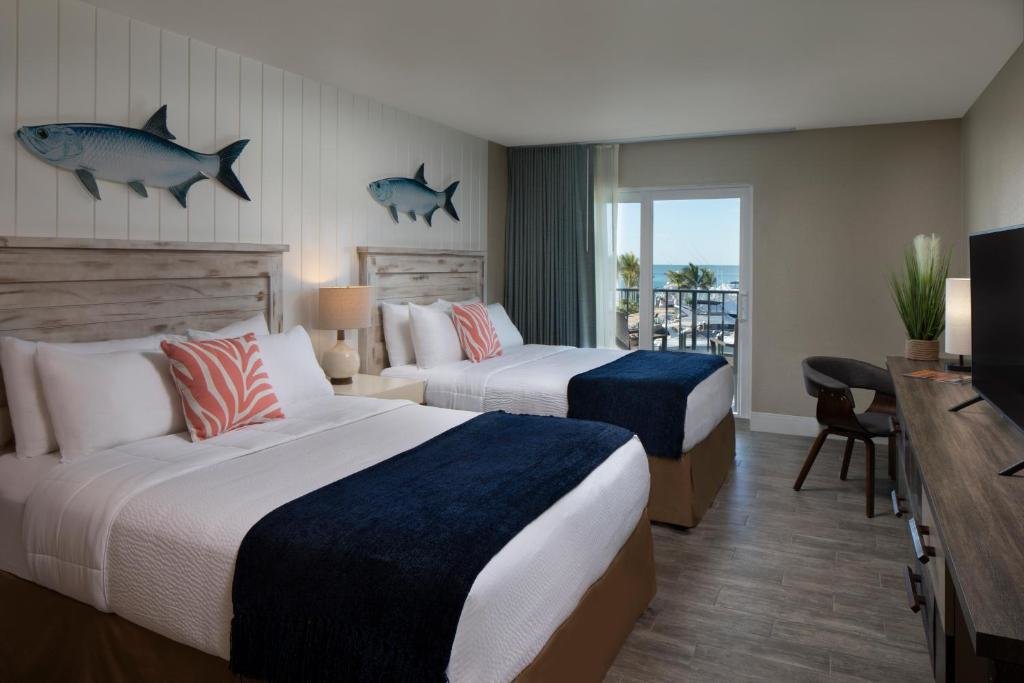Standard Vierer Zimmer mit Hafenblick Postcard Inn Beach Resort & Marina