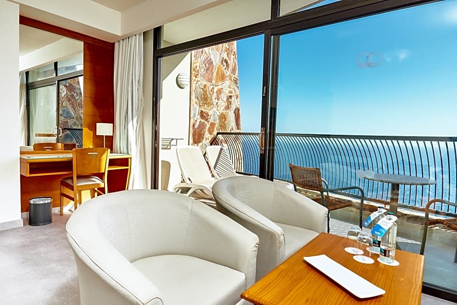 Трёхместный номер Standard с балконом и с видом на море Gloria Palace Amadores Thalasso & Hotel