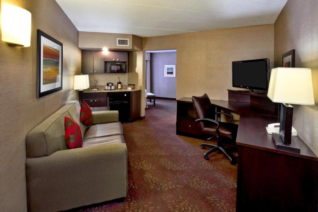 Люкс Holiday Inn Hotel & Suites Chicago Northwest - Elgin, an IHG Hotel