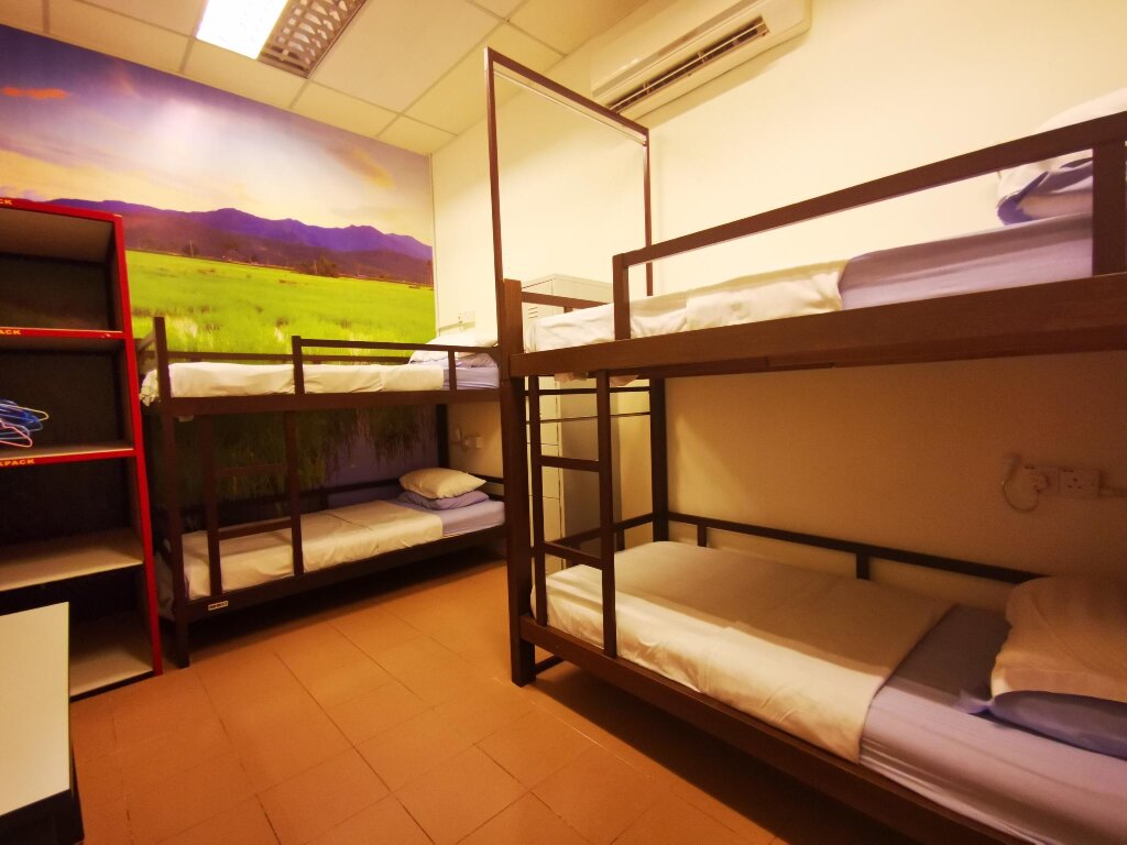 Кровать в общем номере (женский номер) Masada Bed & Breakfast