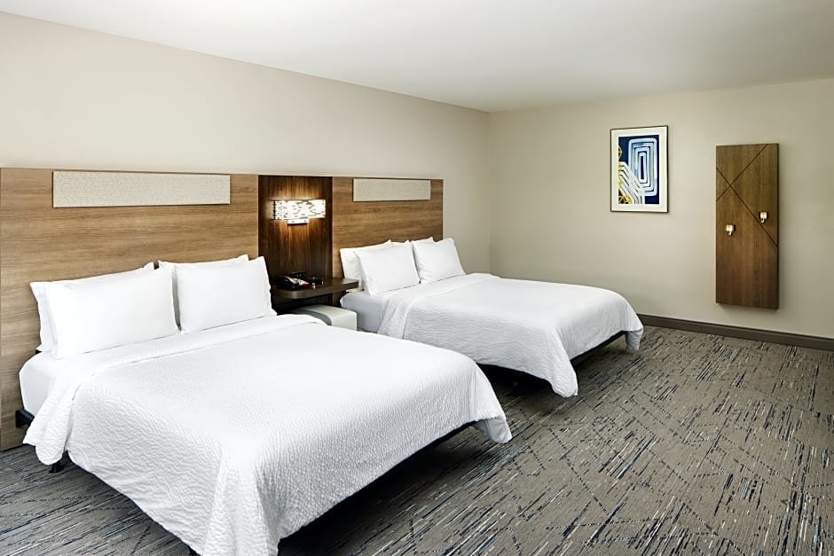 Двухместный люкс Holiday Inn Express & Suites Bridgeport, an IHG Hotel