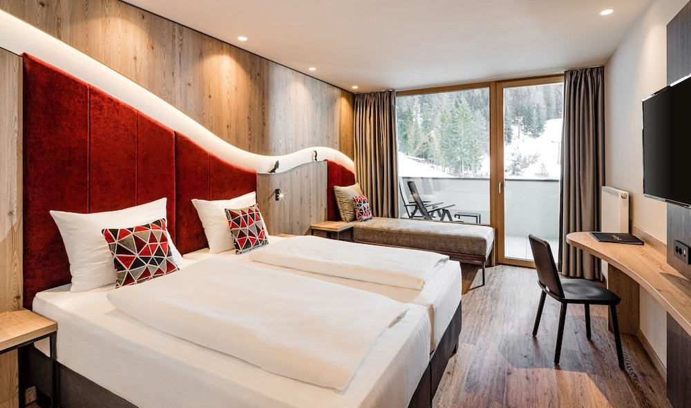 Двухместный номер Classic с балконом и с видом на горы Sporthotel Obereggen
