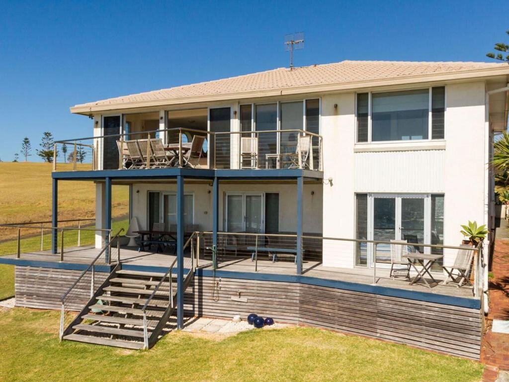 Standard Zimmer PENZANCE Gerroa Beachfront to Shelley Beach and 4pm check out Sundays
