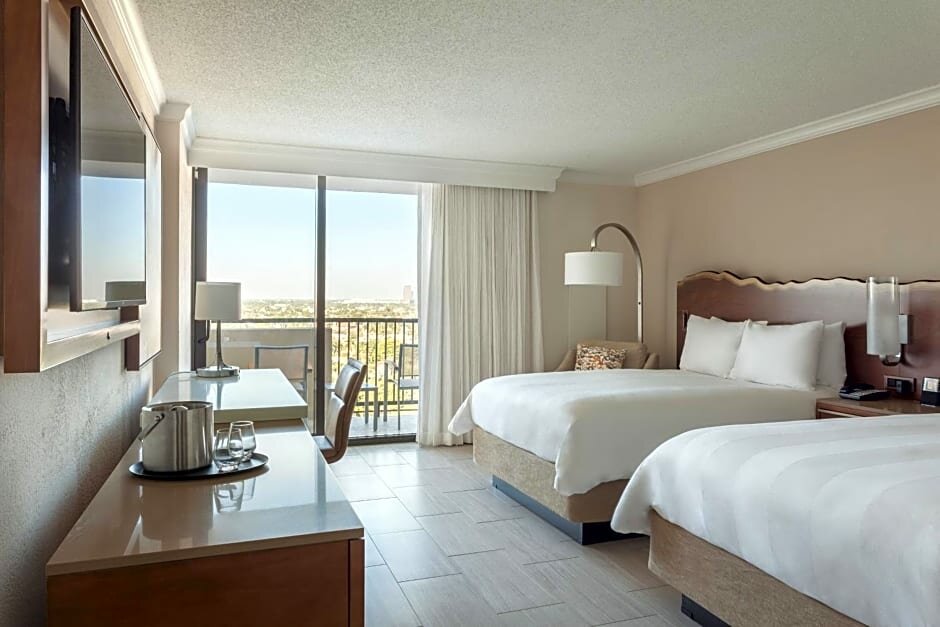 Standard room with balcony and with city view Fort Lauderdale Marriott Harbor Beach Resort & Spa
