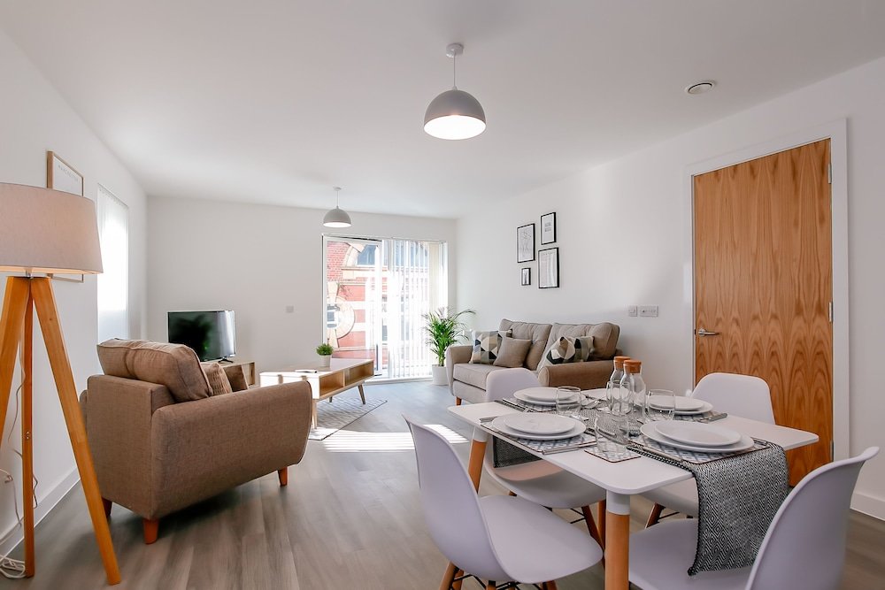 2 Bedrooms Superior Apartment with balcony Hilltop Serviced Apartments- Northern Quarter