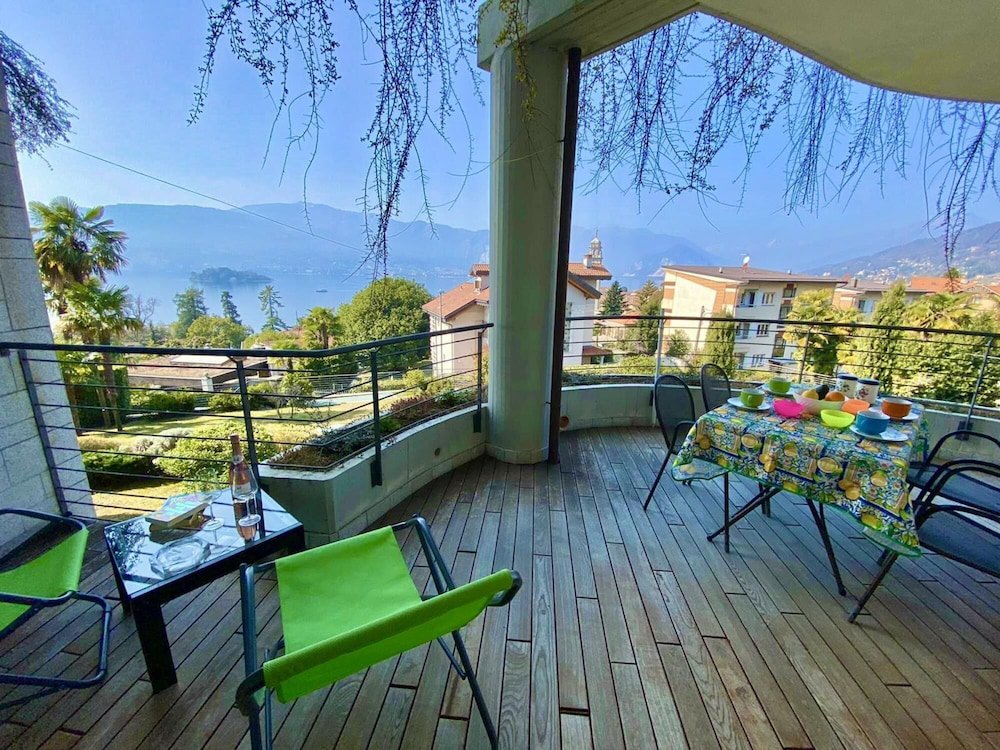 Апартаменты Emma Apartment With Terrace Lake View in Verbania