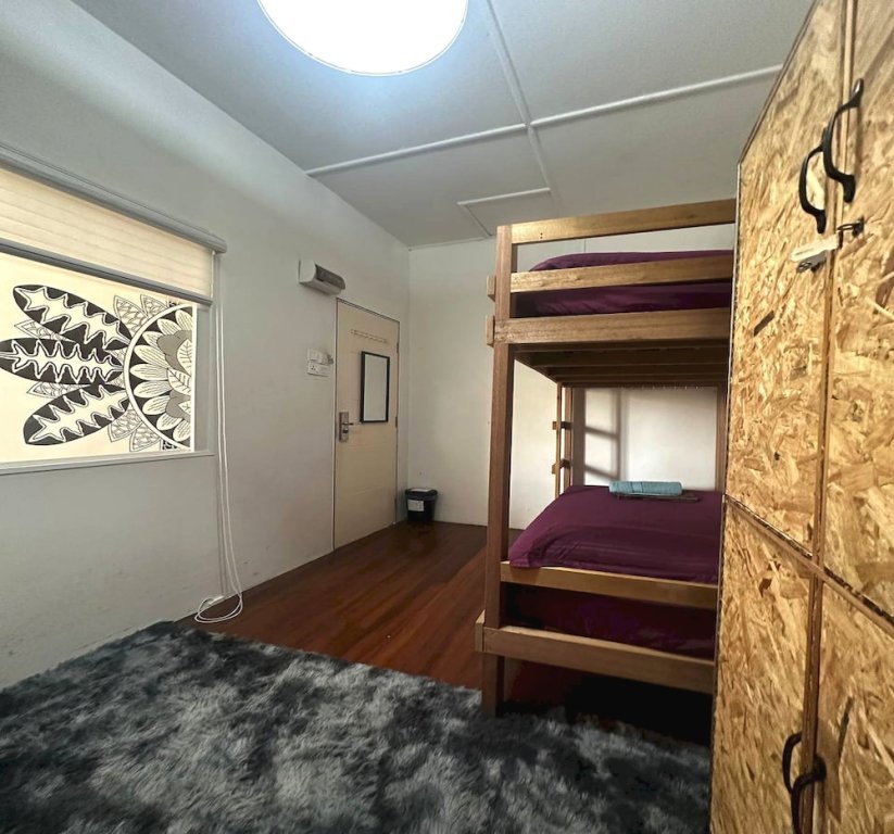 Кровать в общем номере (женский номер) SPOT ON 90898 Kasturi Alley Guest House & Cat Hotel
