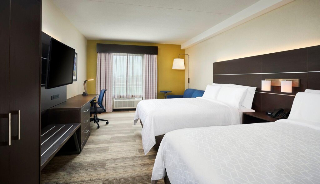 Люкс Holiday Inn Express & Suites Windsor East - Lakeshore, an IHG Hotel