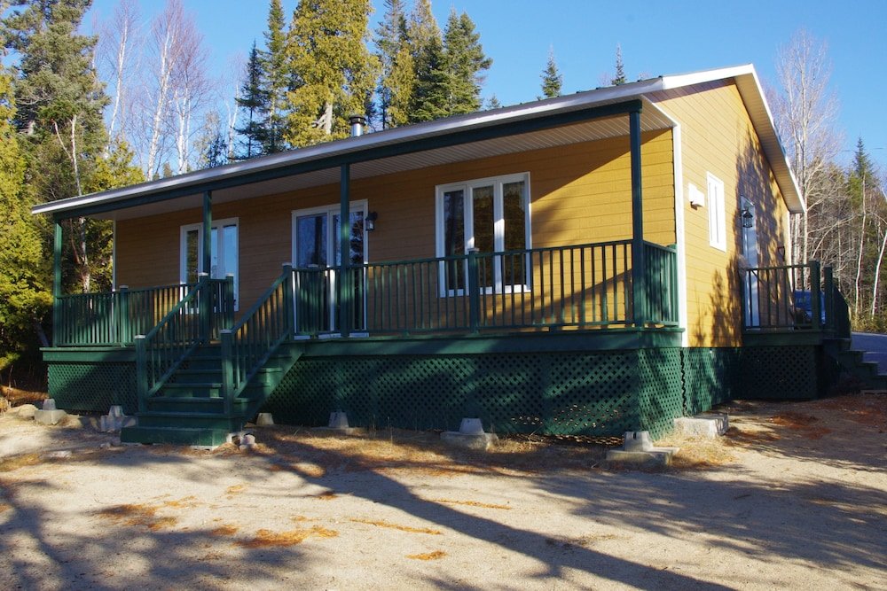 3 Bedrooms Comfort Chalet with lake view Club Tadoussac