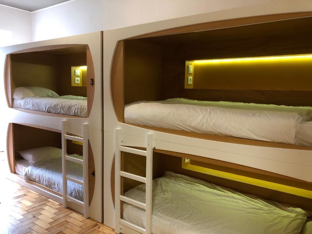Кровать в общем номере Vistas de Lisboa Hostel