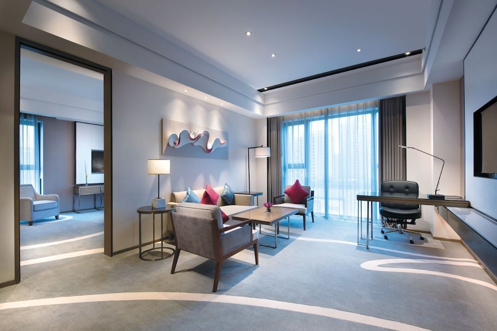 Suite 1 Schlafzimmer mit Stadtblick Crowne Plaza Hangzhou Qiantang