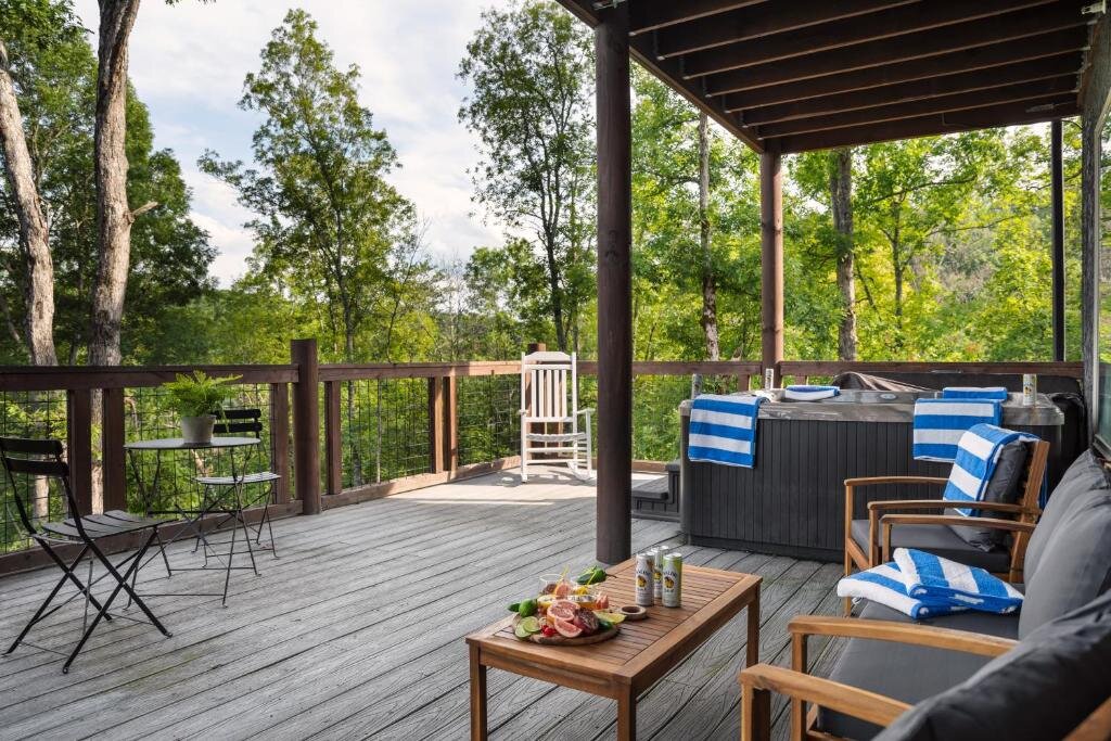 Cottage Copperhead by Avantstay Treetop Haven w/ Indoor Pool, Home Theatre & Game Room