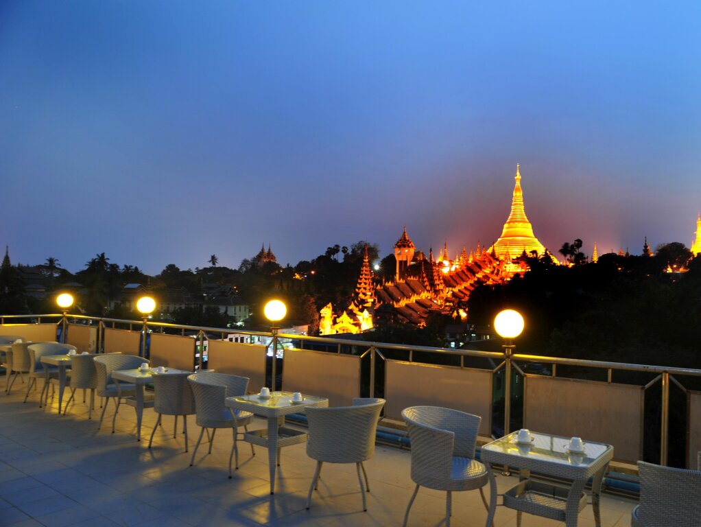 Двухместный номер Standard Azumaya Hotel Myanmar