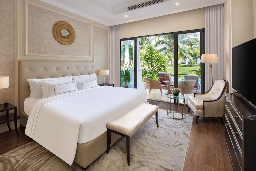 Вилла с 2 комнатами с балконом и с видом на сад Meliá Vinpearl Cam Ranh Beach Resort