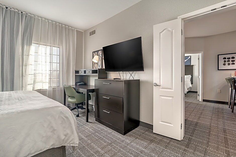 Четырёхместный номер Standard с 2 комнатами Staybridge Suites Longview, an IHG Hotel