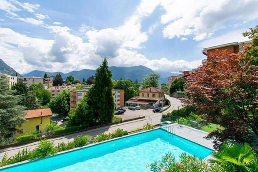Apartment ROMANTIC LOFT with Outside Swimming Pool, 400m from Lugano Station