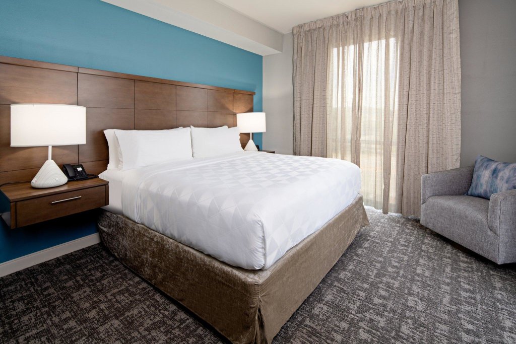 Suite 1 dormitorio Staybridge Suites - Long Beach Airport, an IHG Hotel