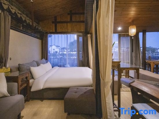 Double Suite with lake view Yueshang Zen Space Homestay