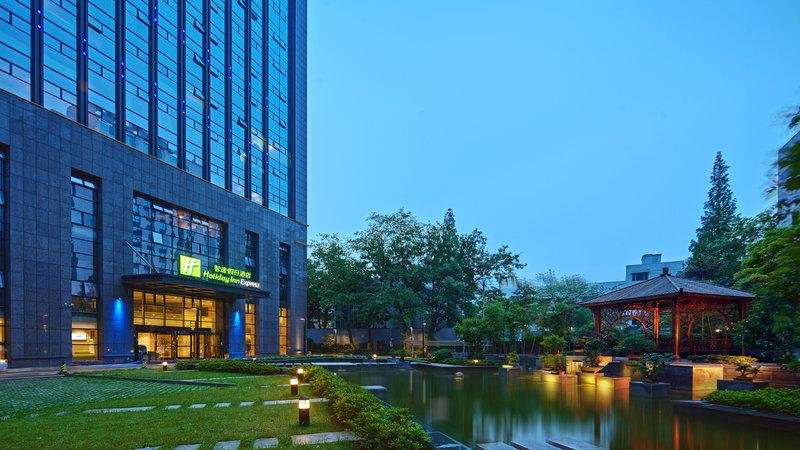 Двухместный номер Standard Holiday Inn Express Hangzhou Huanglong, an IHG Hotel