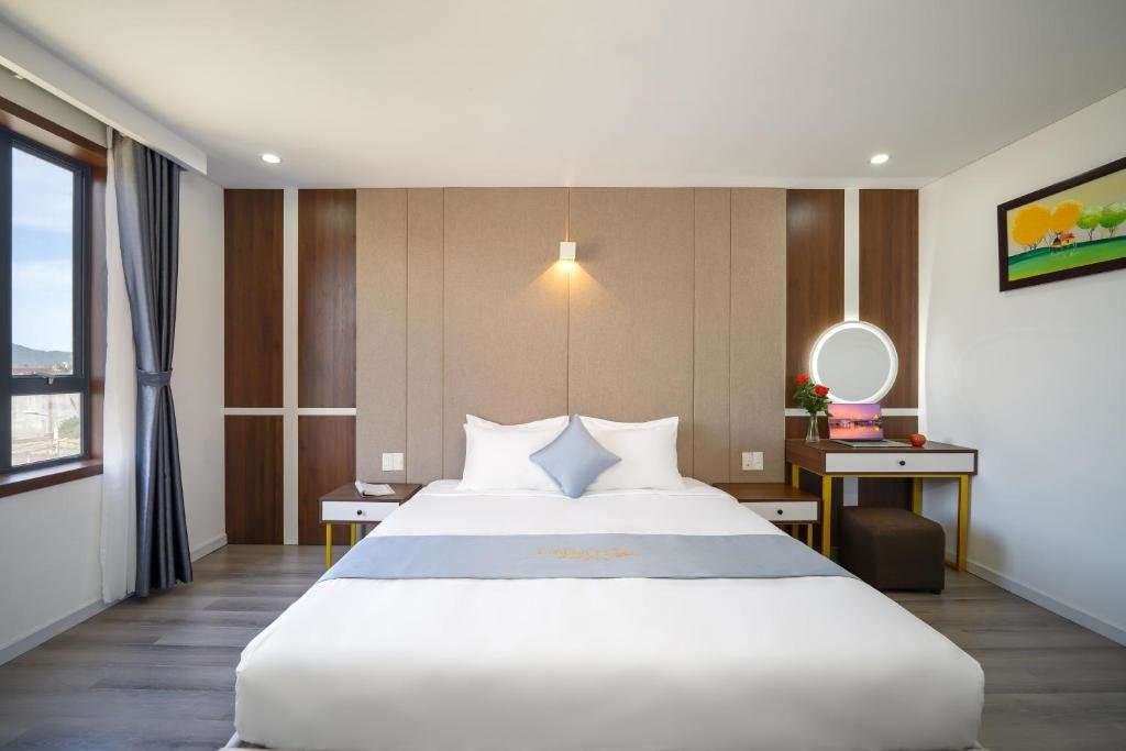 Deluxe room London Hotel and Apartments Da Nang