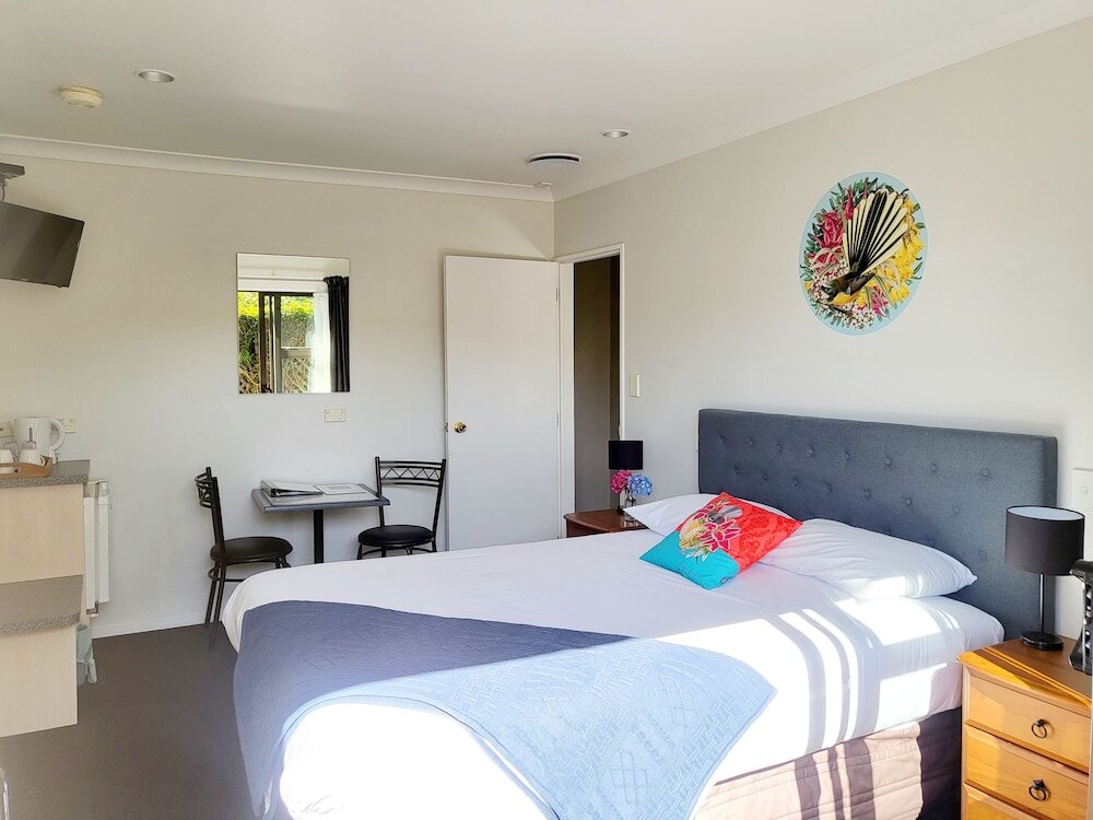 Standard Quadruple room Te Mahuru Retreat