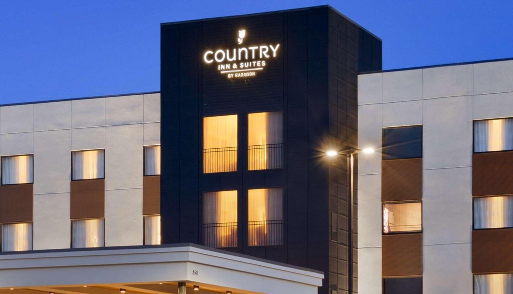Четырёхместный номер Standard Country Inn & Suites by Radisson, Cumming, GA