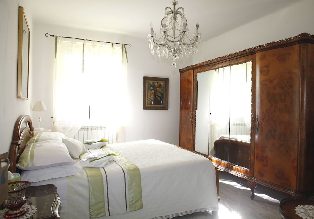 Standard Dreier Zimmer Bed and Breakfast Peverello