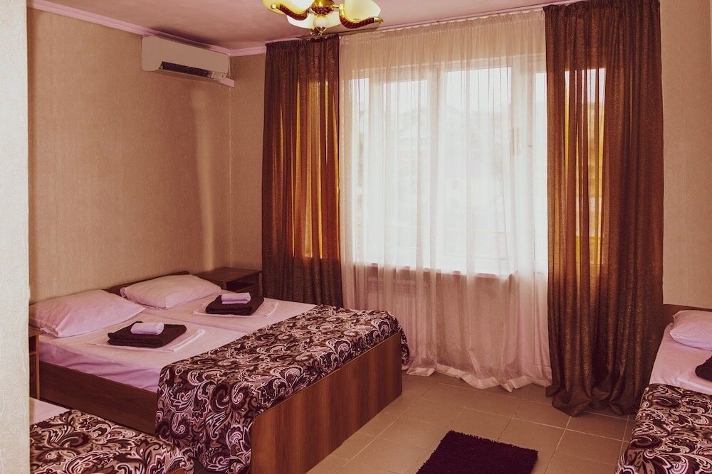 Supérieure quadruple chambre avec balcon Hotel Bogemiya