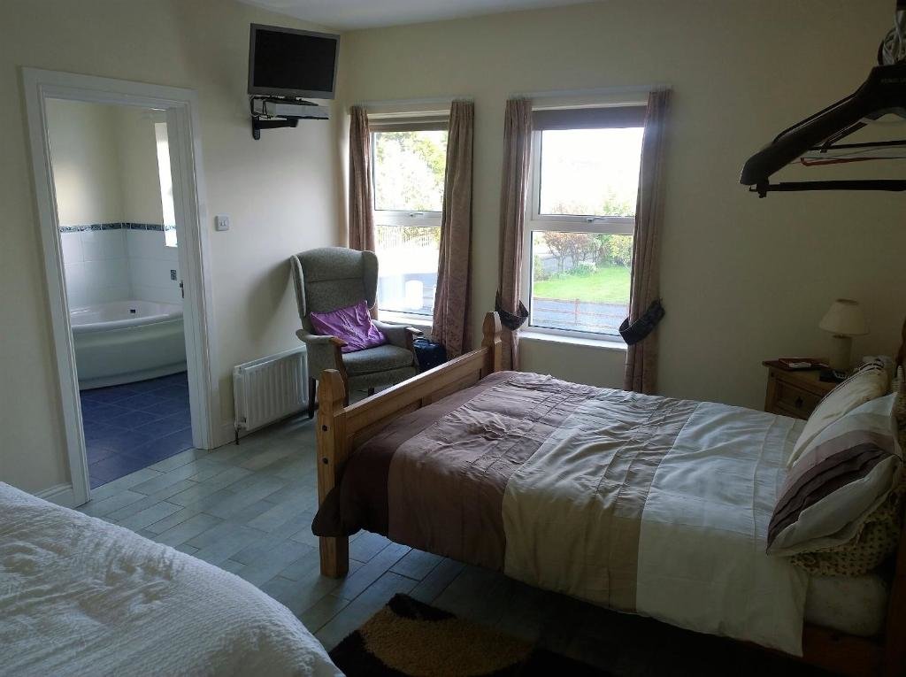 Standard Double room with mountain view 1 Bayview