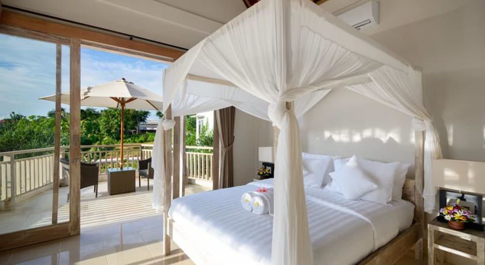 Luxus Villa Adinda Balangan Beach Villa