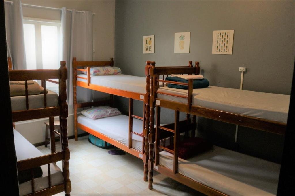 Кровать в общем номере Fica, Vai ter Bolo Hostel